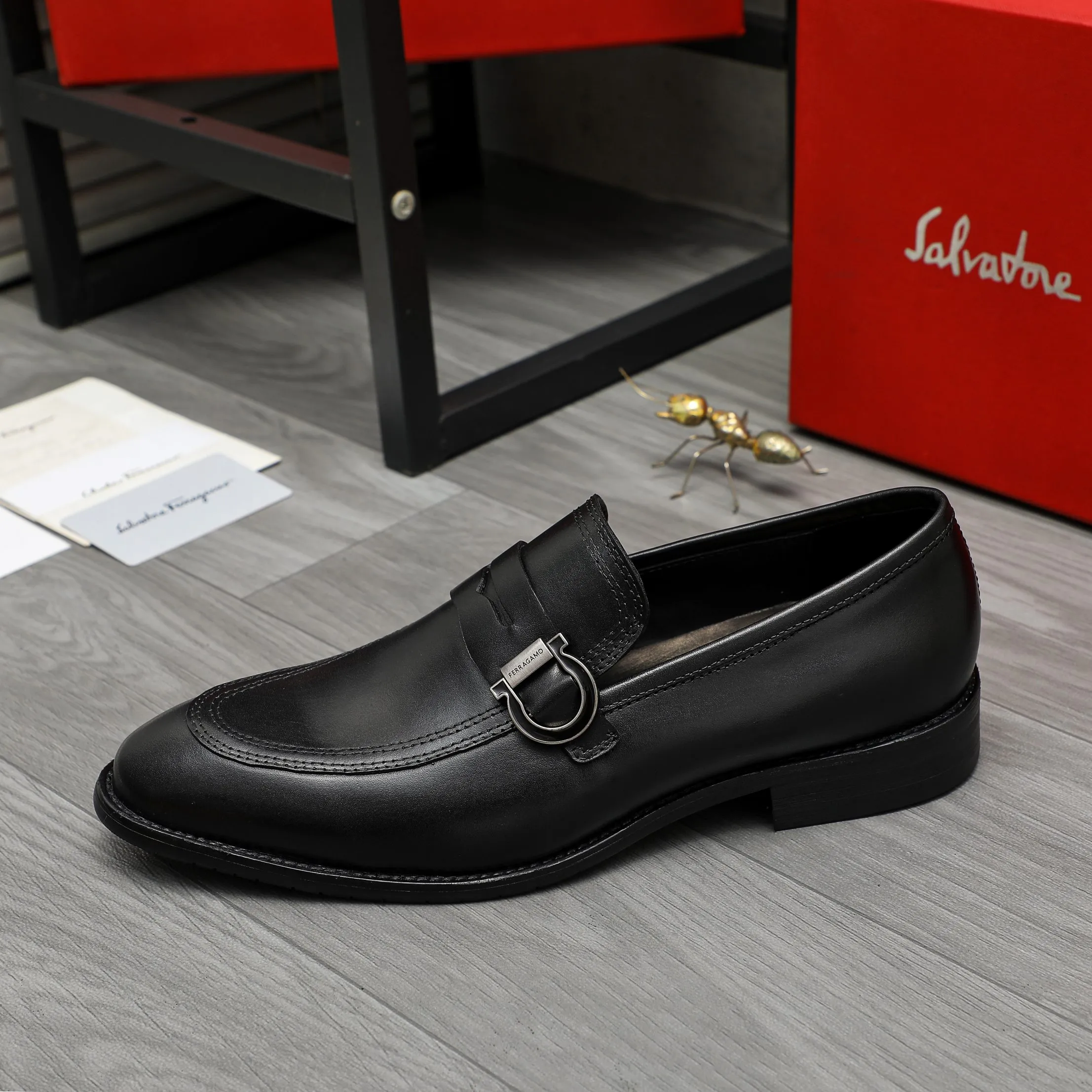 Men's men's shoes💰460 Product trademark: Ferragamo "Ferragamo" business slip-on leather shoes Regular size: 39-44 Product materials: Selected high-quality cowhide upper, cowhide lining, original outsole